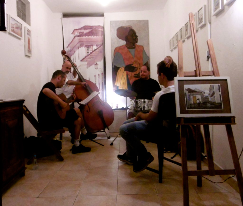 Live music in one of the many art galleries in Paraty.