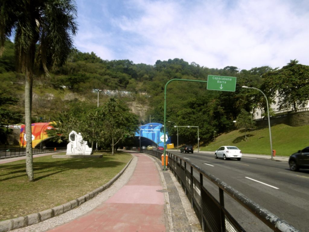 There is a bicycle lane in the tunnel to Copacabana.