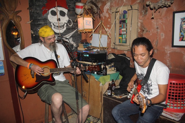 Live music at the Red Pirates bar.