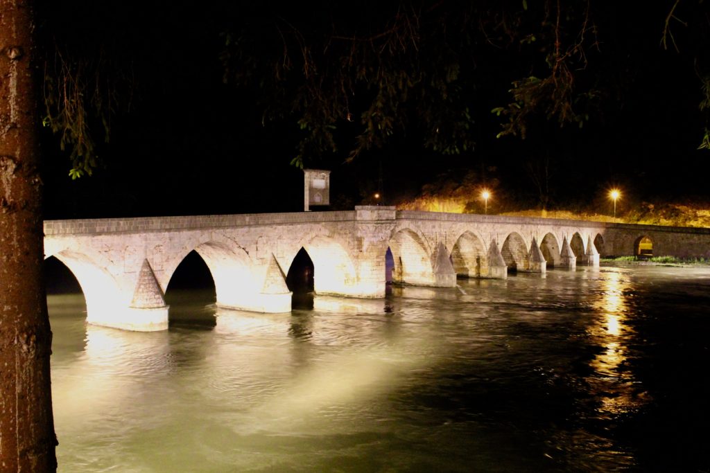 The bridge over Drina, by night.